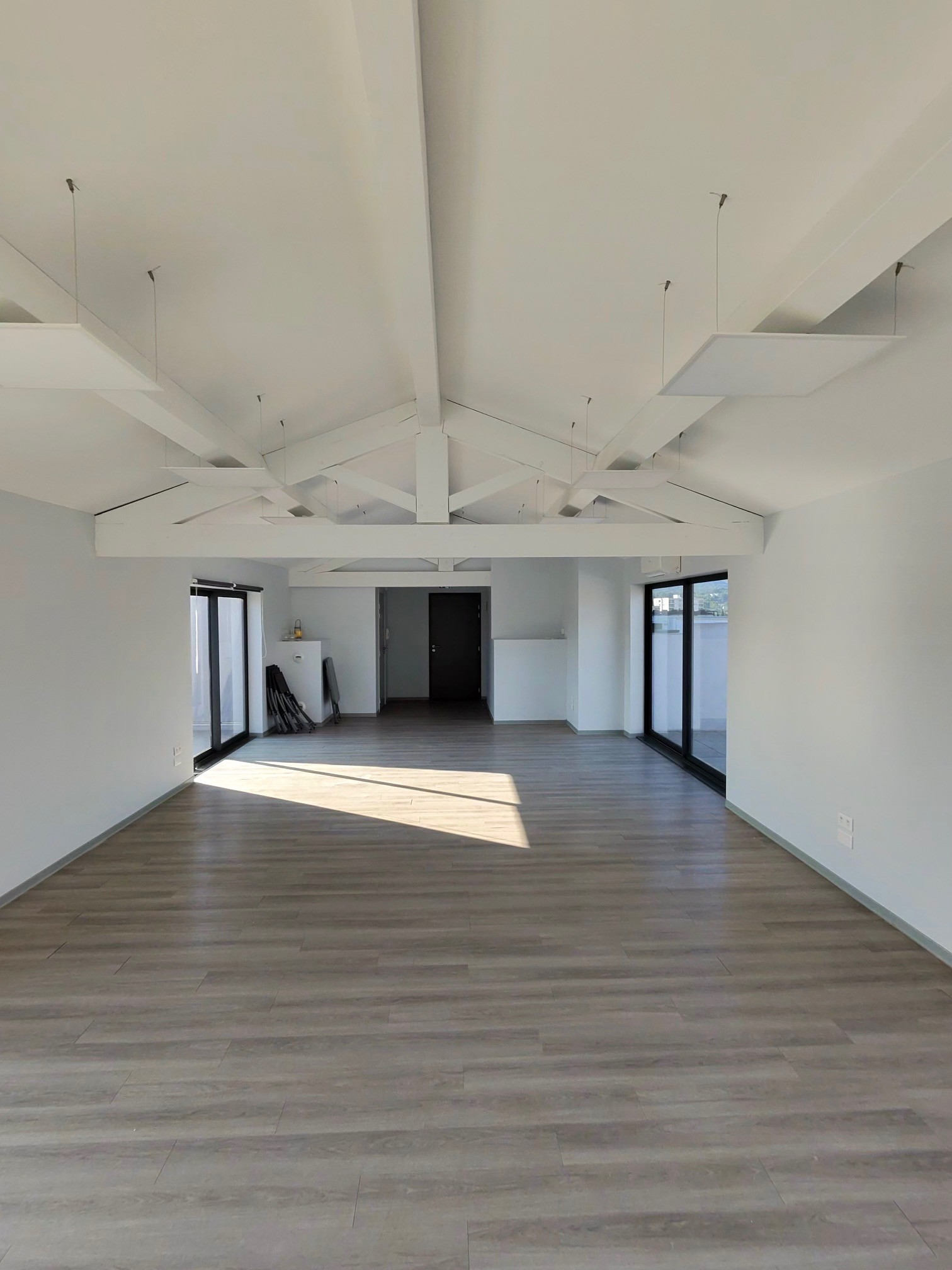Location bureaux 69m² avec terrasse - AUBAGNE 13400