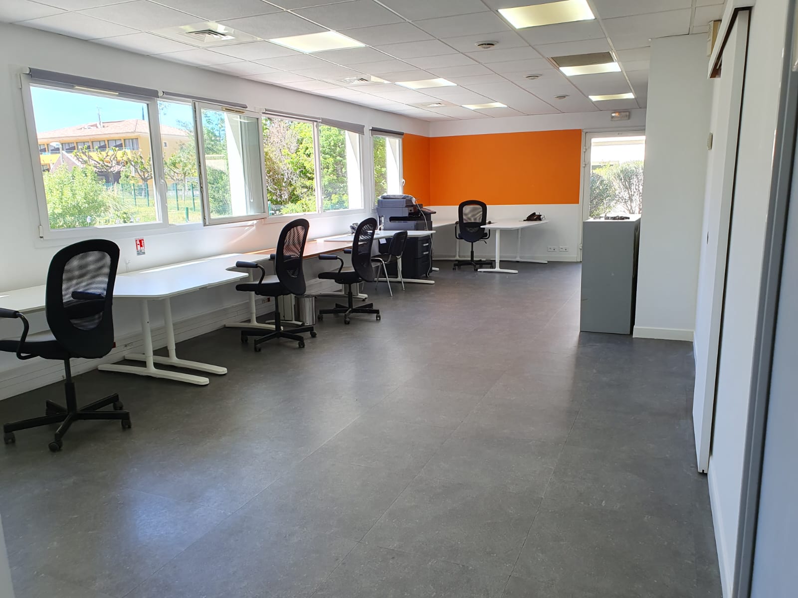 Location bureaux environ 126m² - GEMENOS 13420