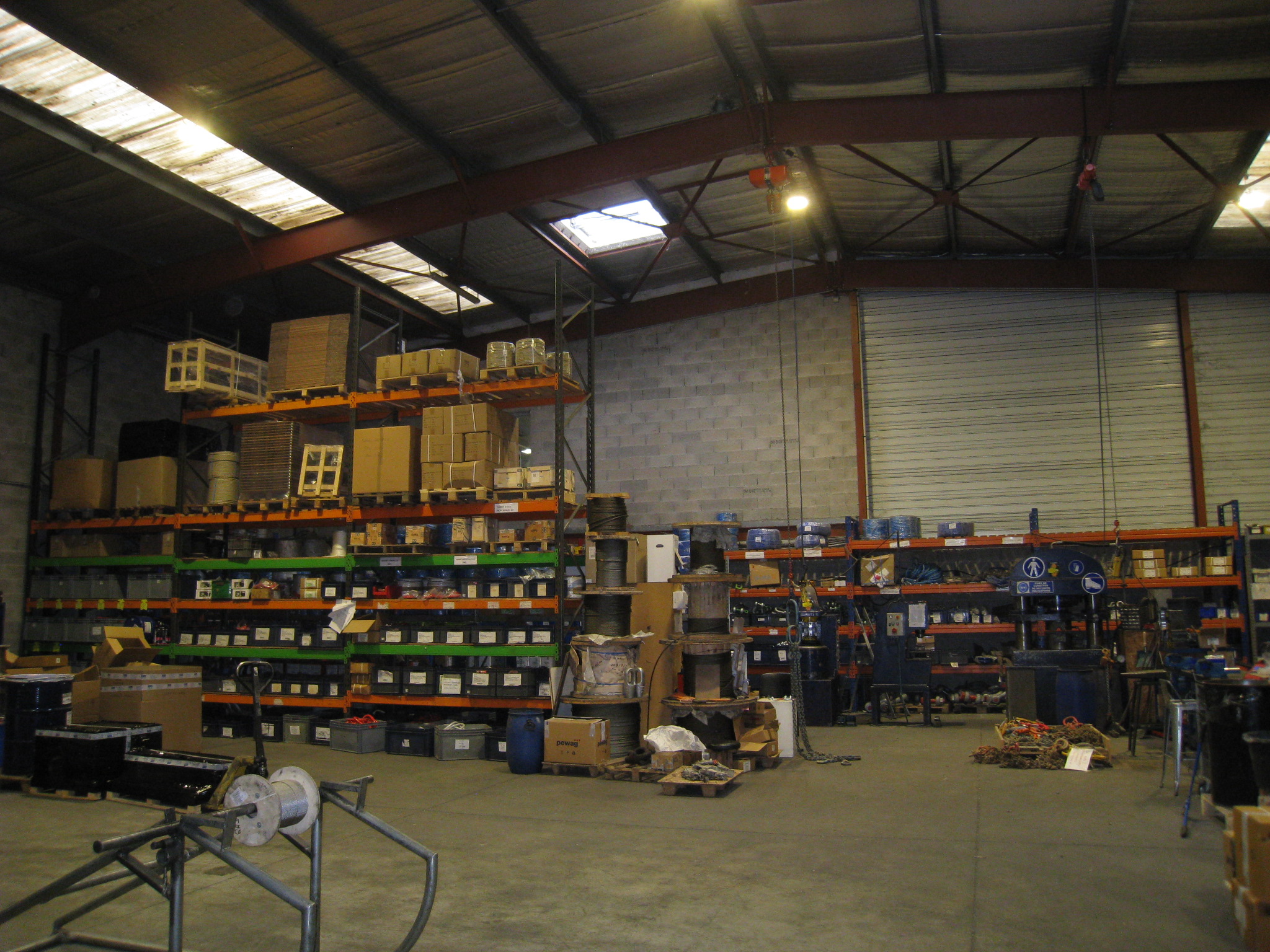 Location entrepot et bureaux environ 764m² - GEMENOS 13420